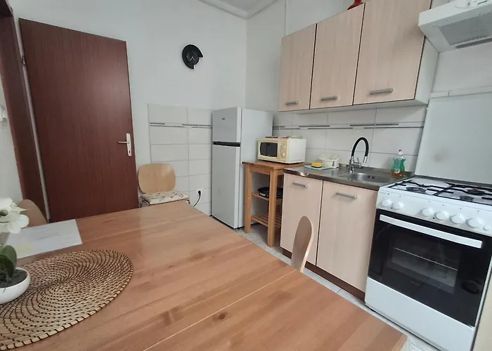 Anthony Apartman *