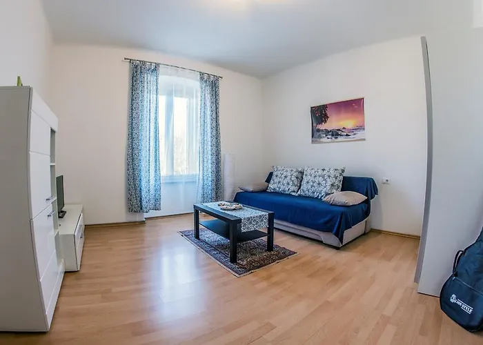 Apartment Anthony Pula